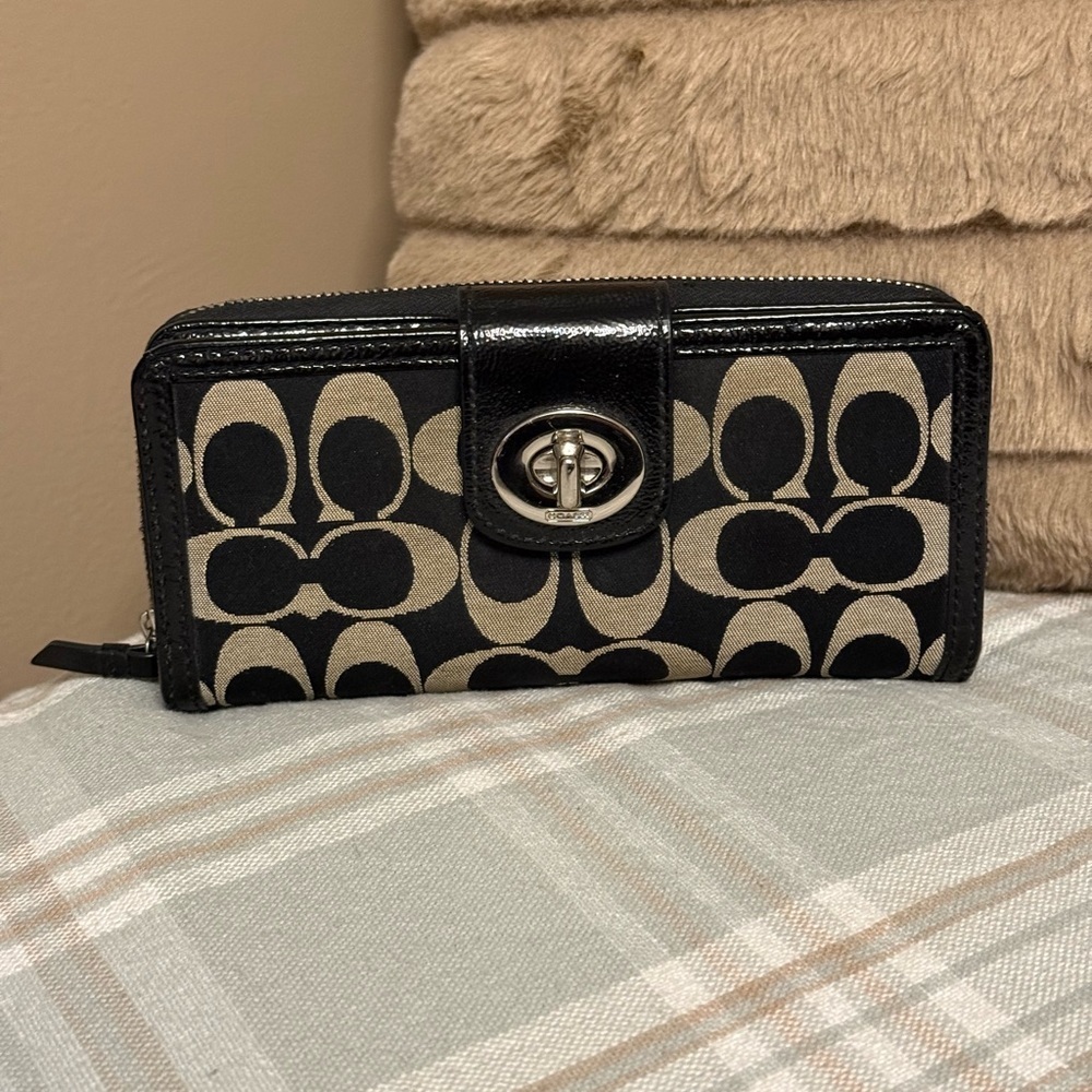 Vintage COACH Black Signature C Canvas Zip Wallet Y2K Aesthetic